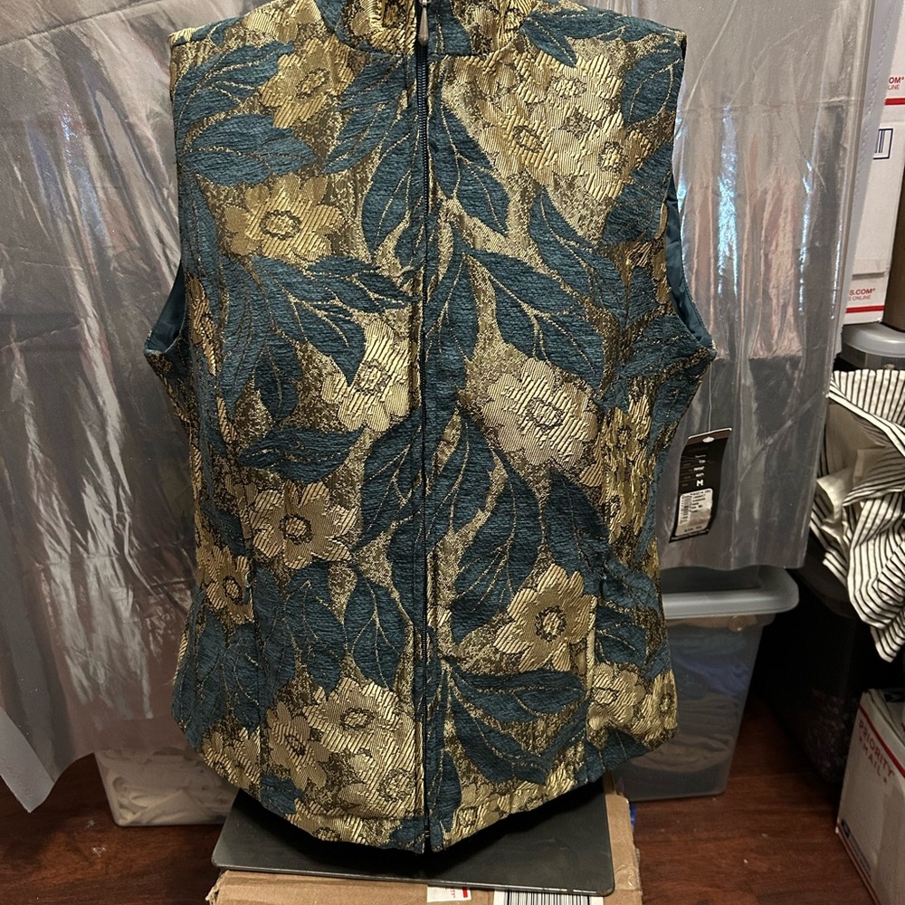 Floral Patterned Sleeveless Top